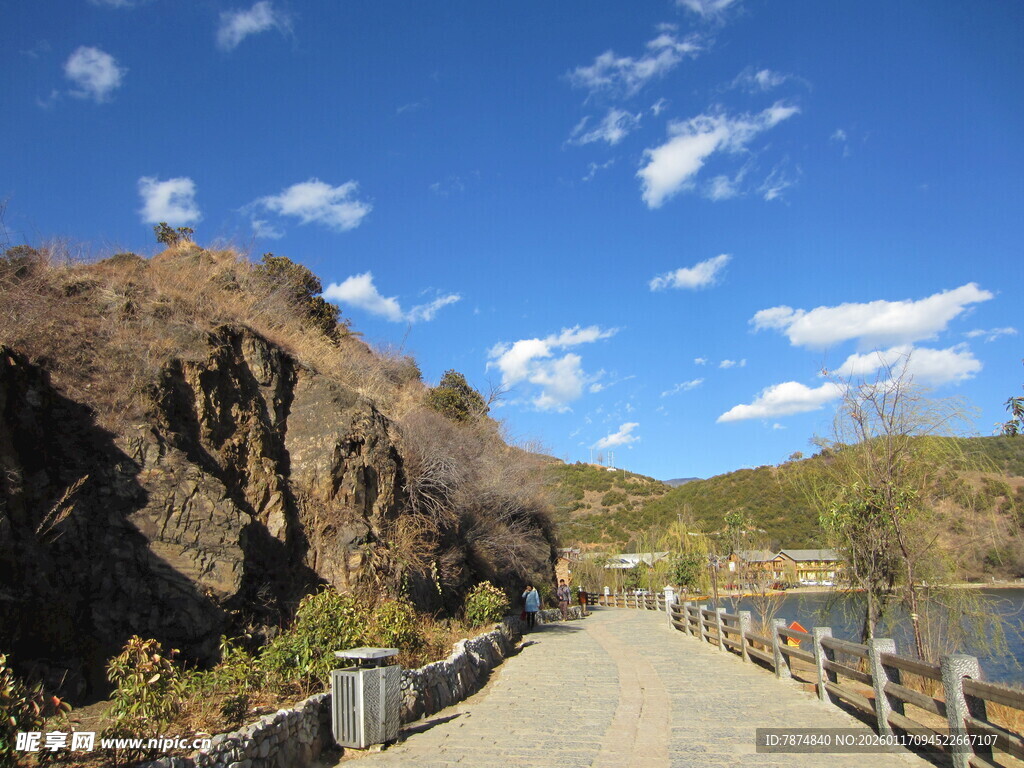 湖畔步道风光