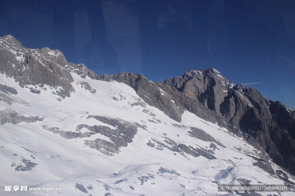 雪山壮丽景致