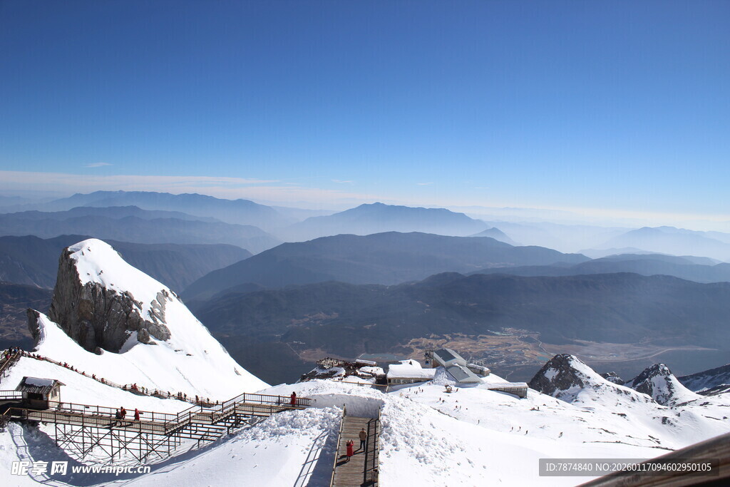 雪山壮丽景观