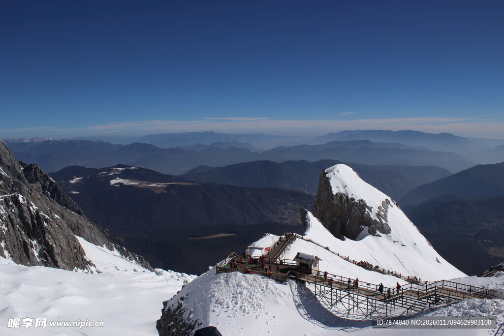 雪山壮丽景致