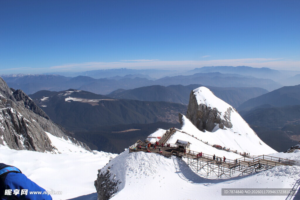 雪山壮丽景观