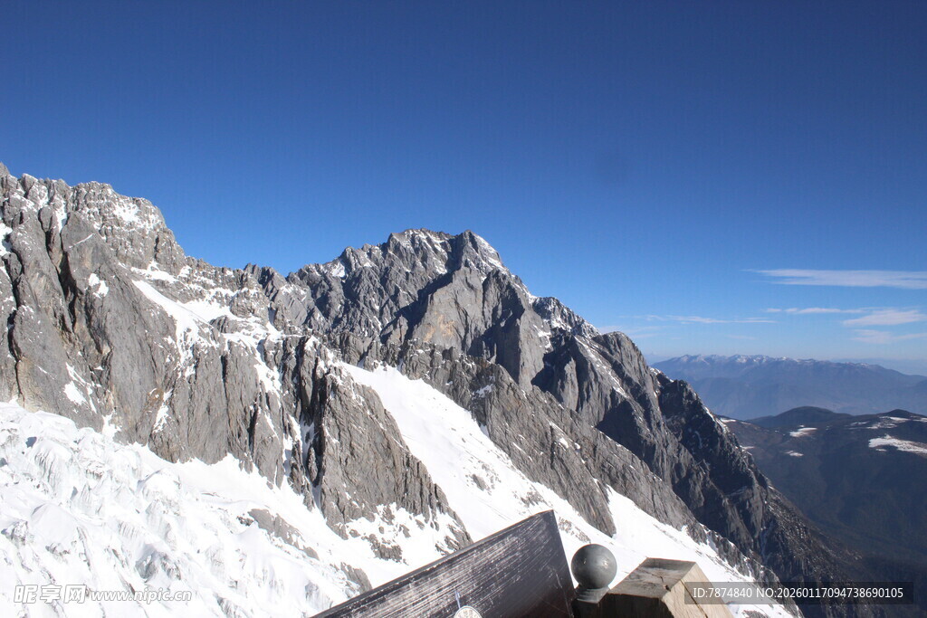 雪山壮丽景观
