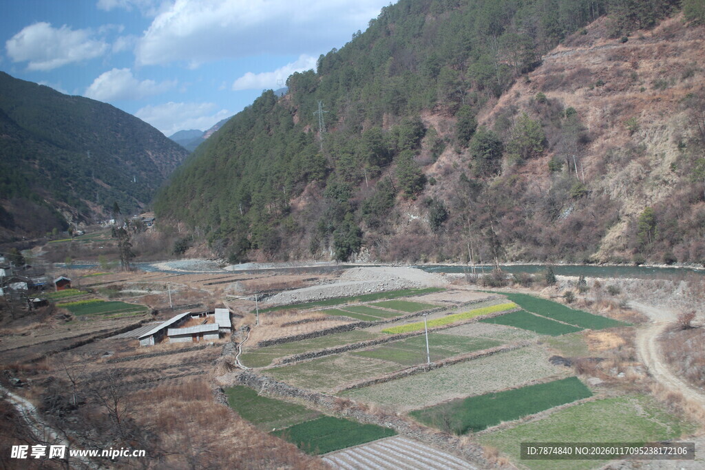 山间农田风景