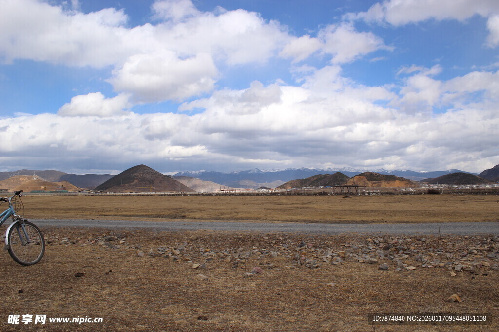旷野骑行风景