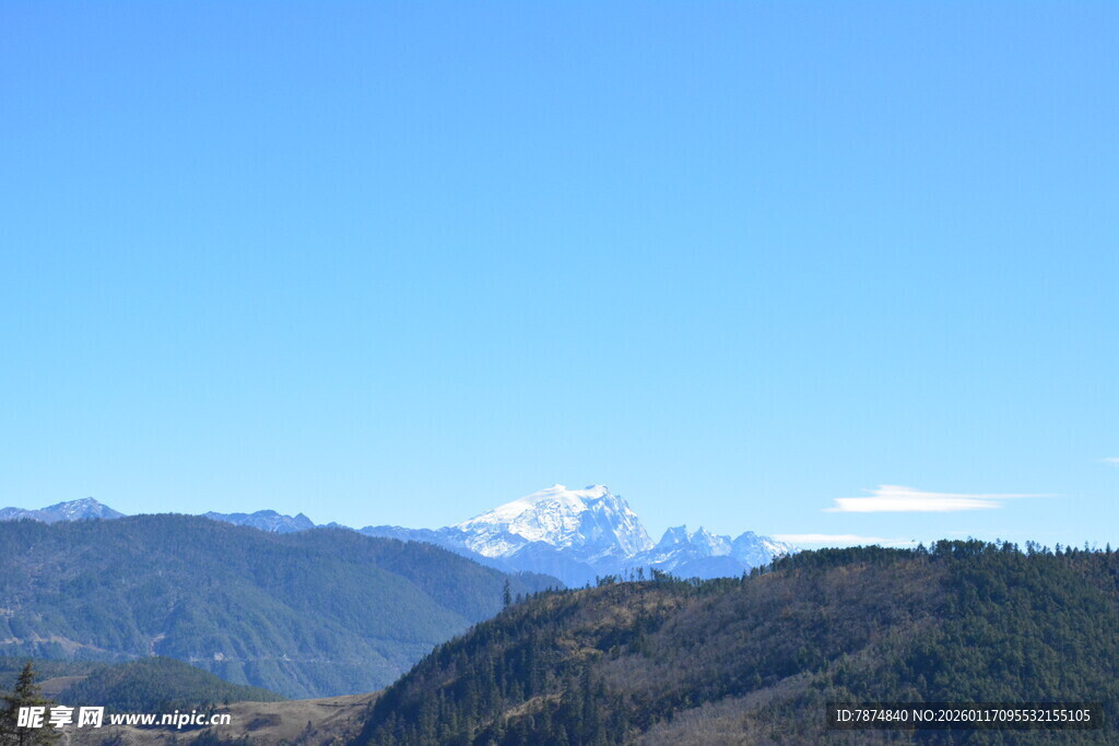 壮丽山景 远眺雪峰