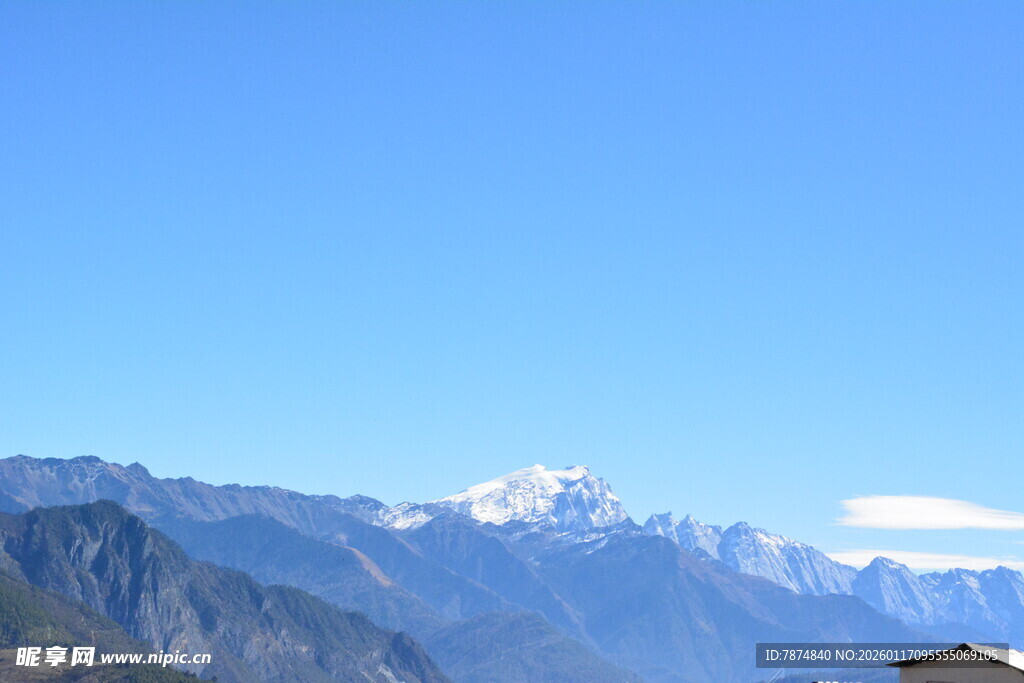 壮丽雪山远景