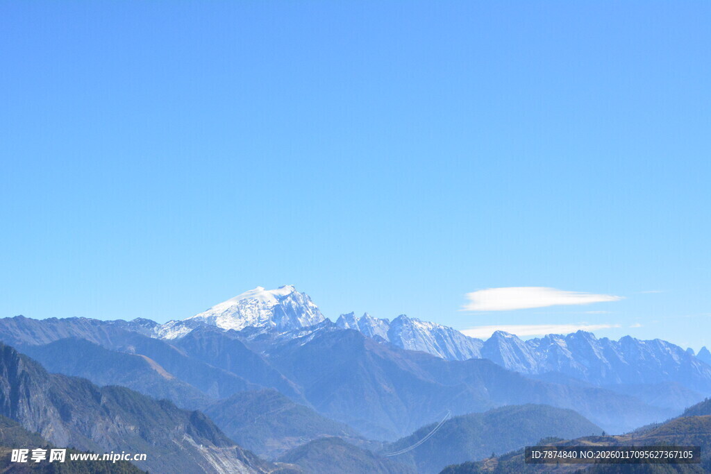 壮丽雪山山脉风景