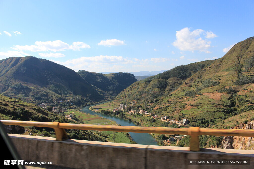 山间河谷美景