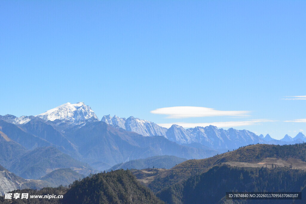 壮丽雪山远景