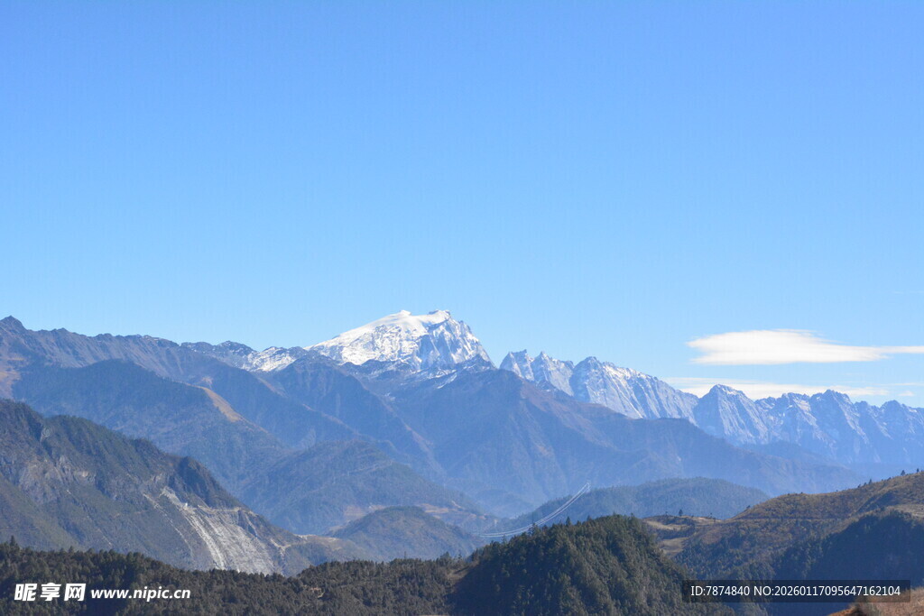 壮丽雪山山脉风光