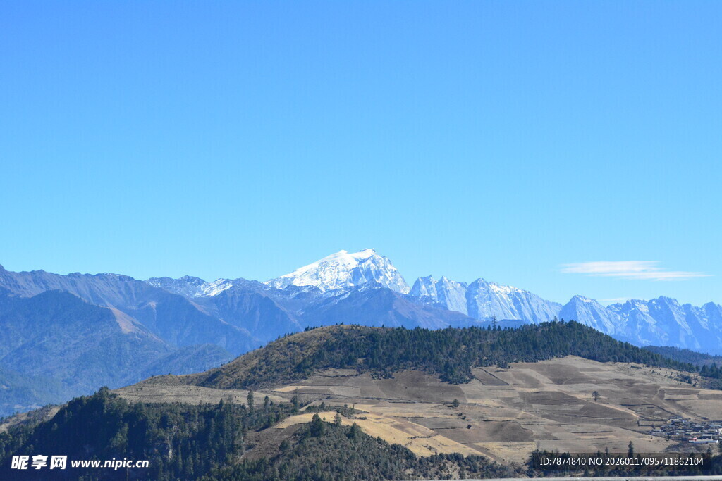 壮丽山景 远峰覆雪