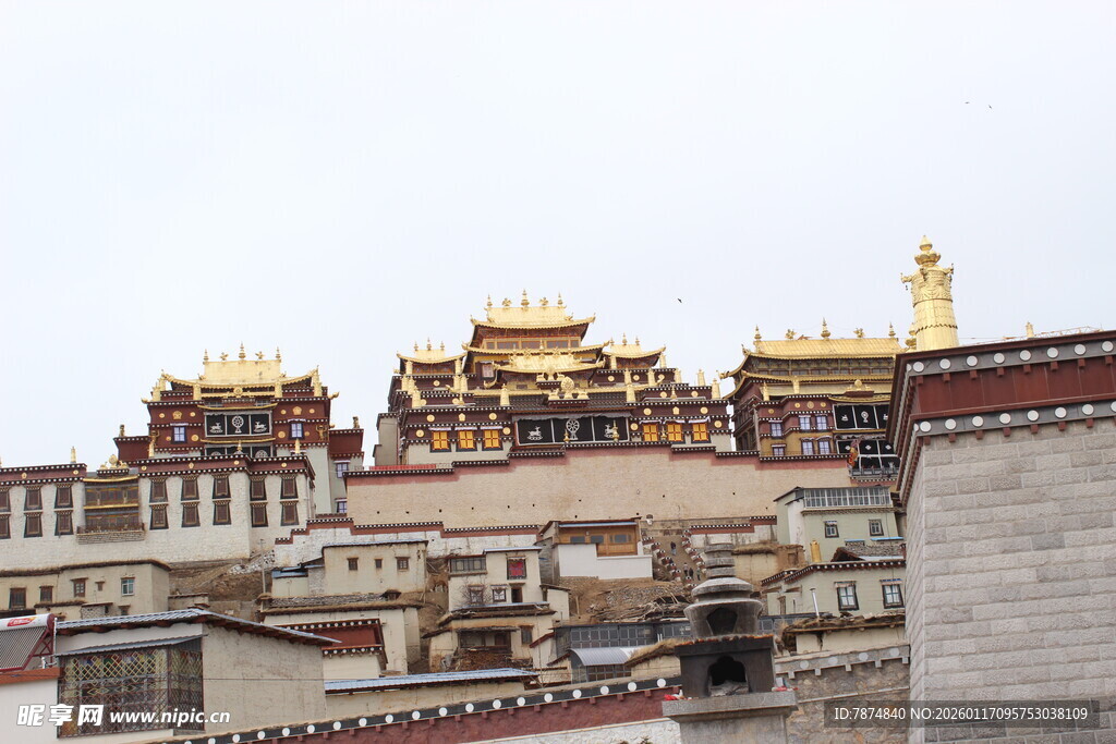 布达拉宫壮丽建筑景观