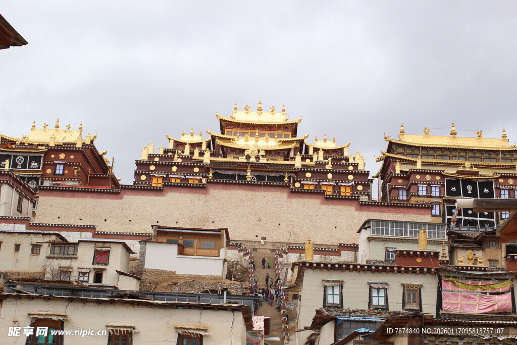 藏式寺庙建筑群景观