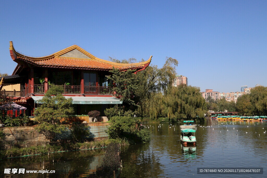 湖畔中式古建 景致清幽