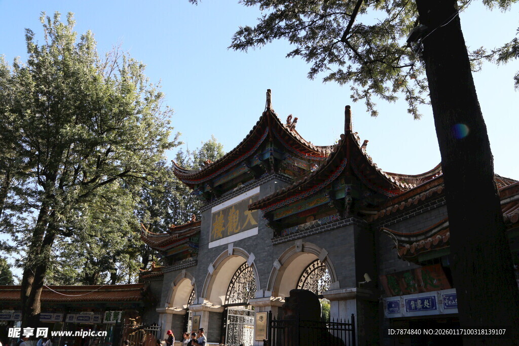 中式古建筑大门风光
