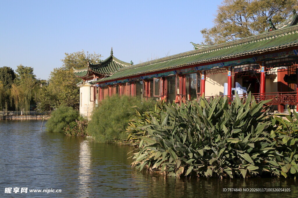 中式水边亭廊美景
