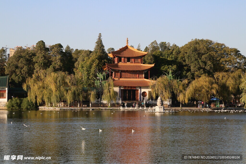 湖畔古建美景