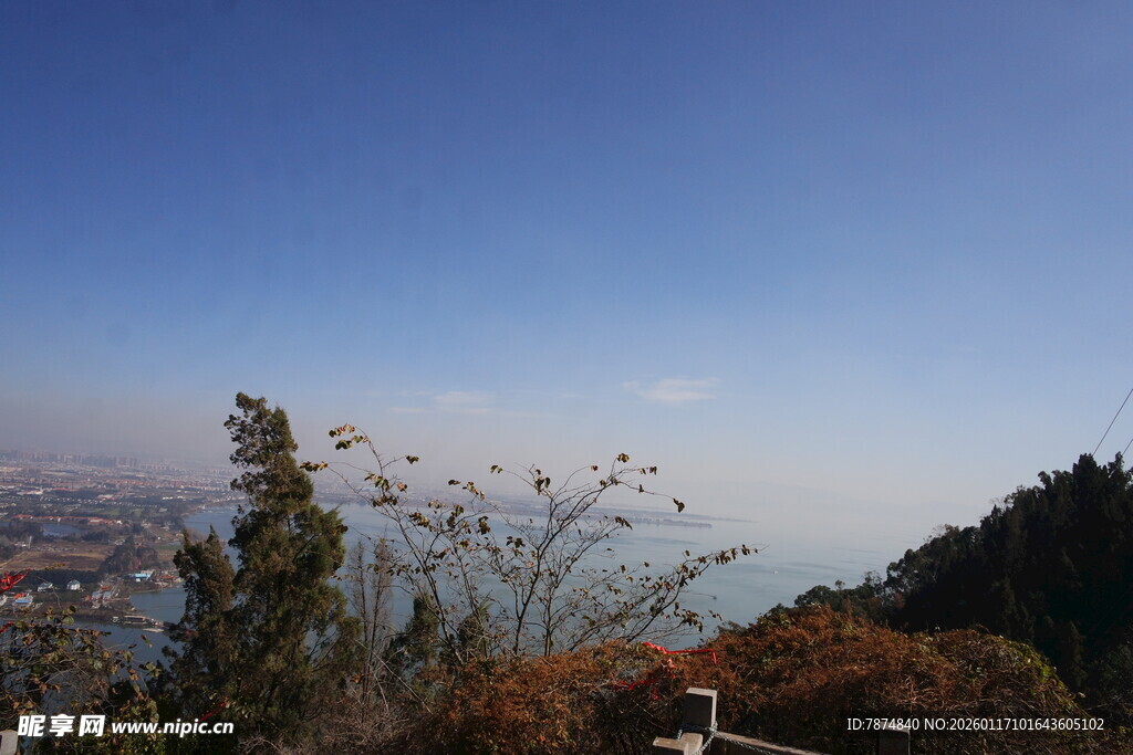 山顶远眺风景