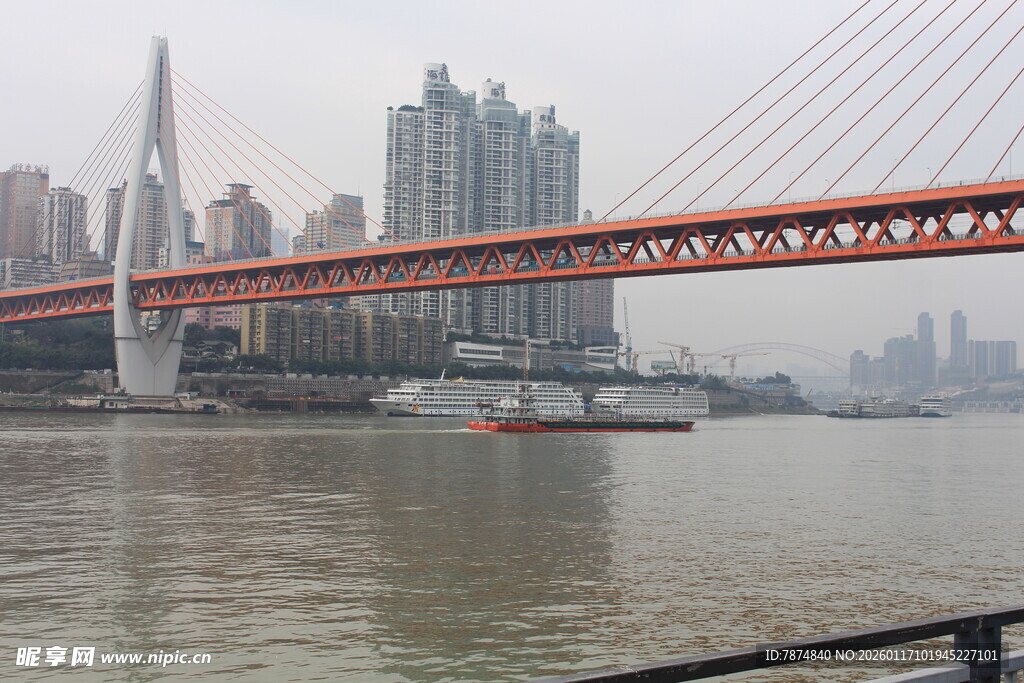 重庆跨江大桥与城市景观