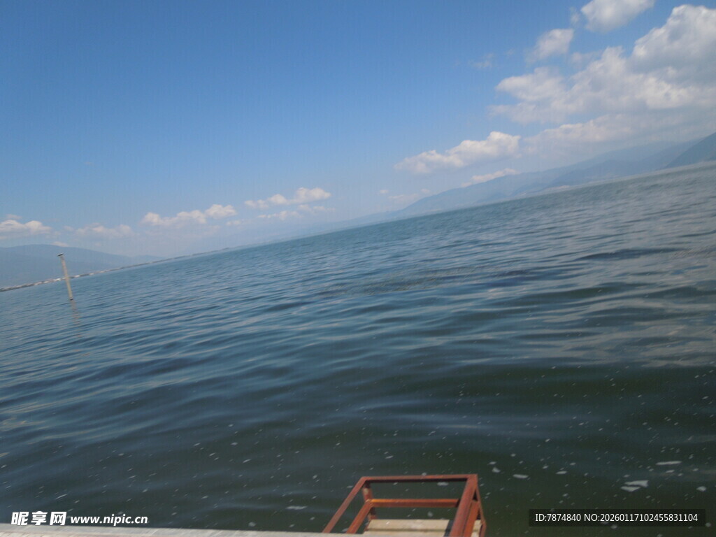 海上风光 小船甲板视角