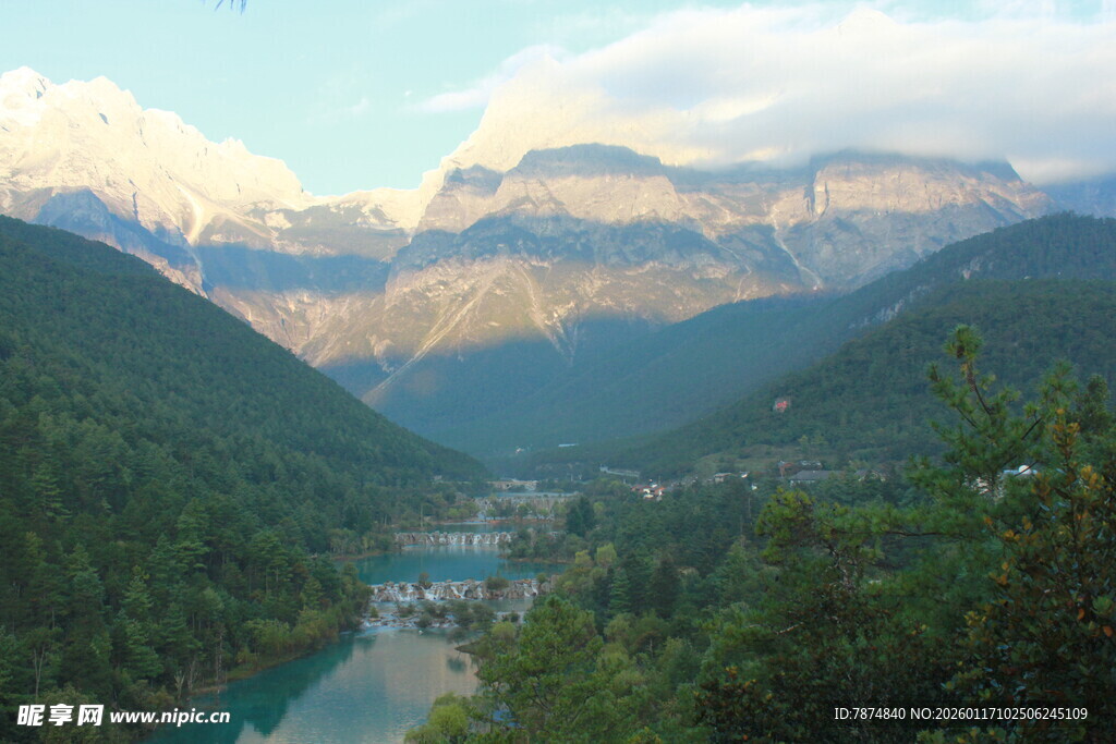 山间河谷美景