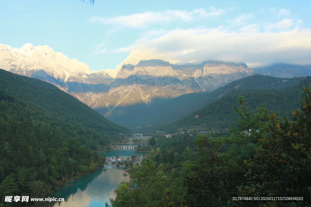 山间河谷美景