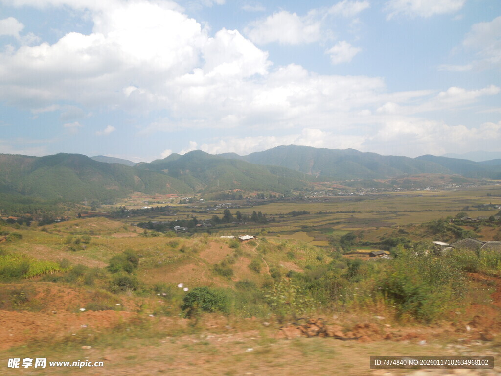山间开阔风景