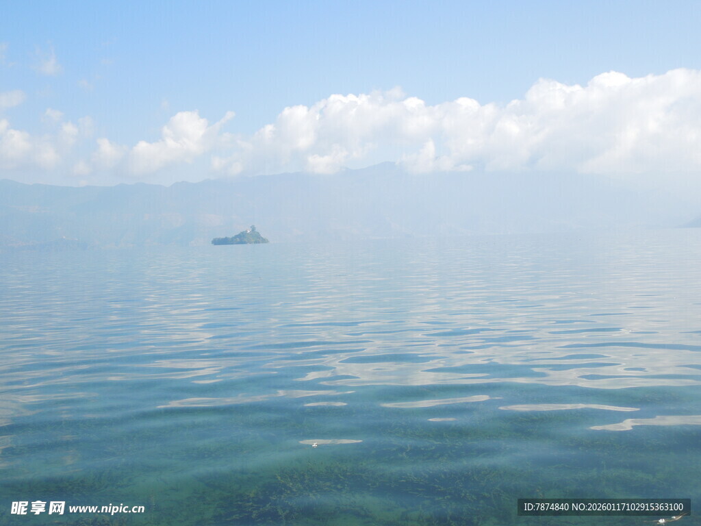 海上轻舟 碧波蓝天之景