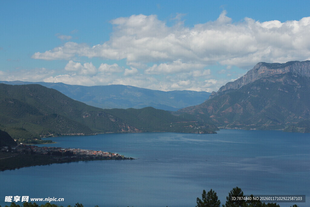 美丽湖山风景