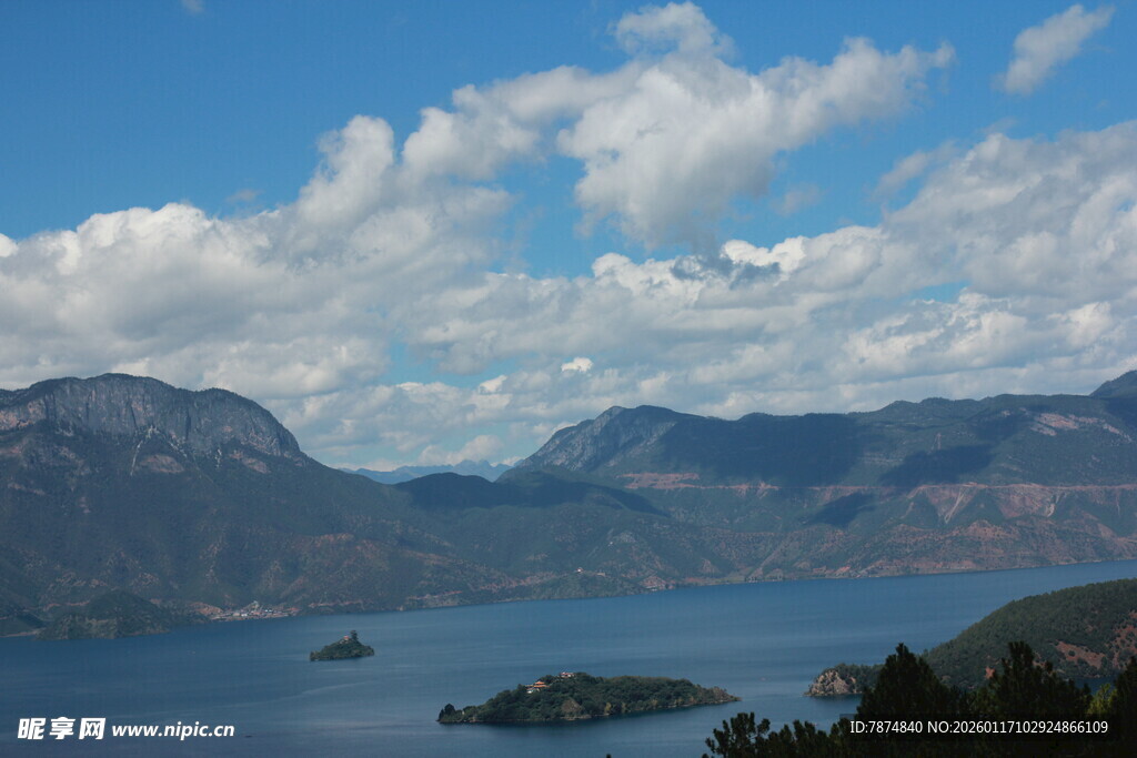 美丽湖山风景