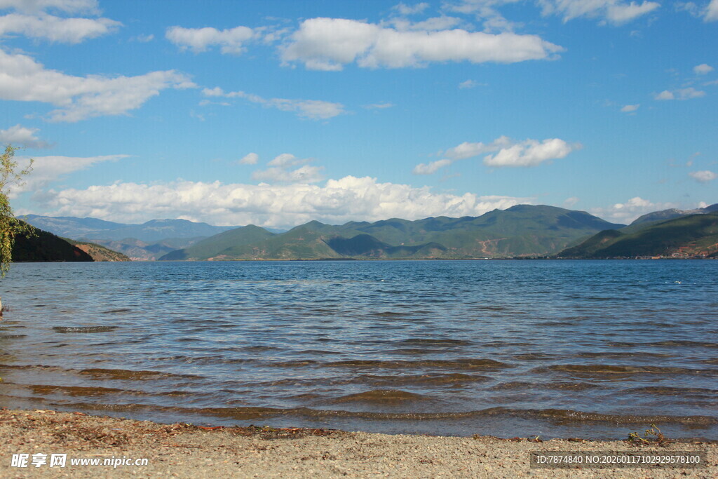 湖畔风光 宁静水域美景