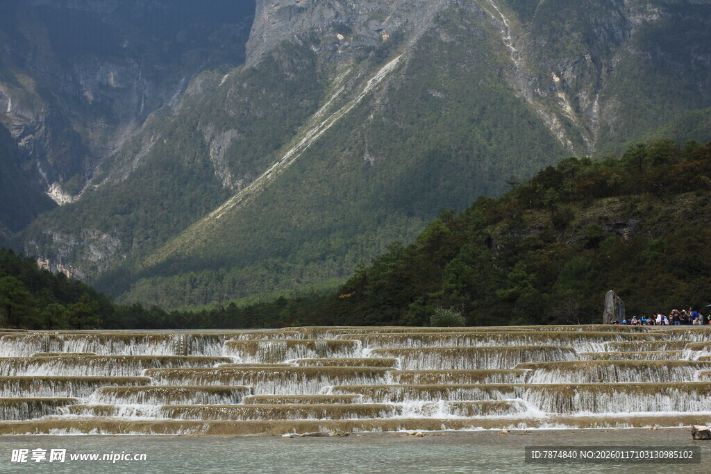 壮丽山水间的梯田景观