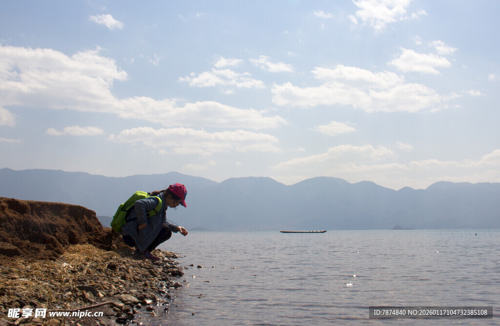 湖畔徒步者 静赏湖山美景