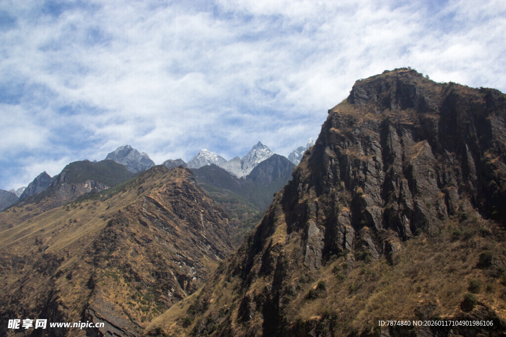 壮丽巍峨的高山景色