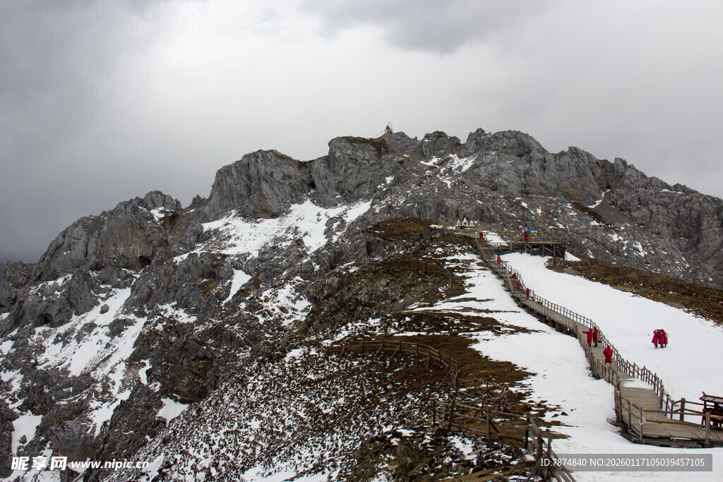 雪山栈道景观