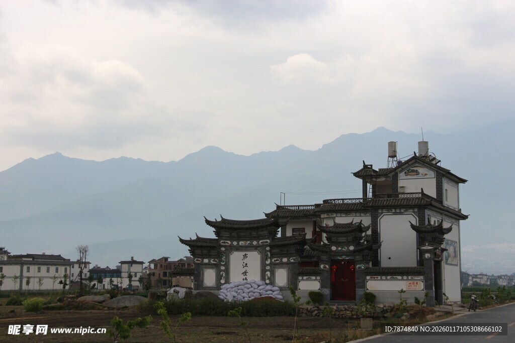 徽派古建映于山水之间