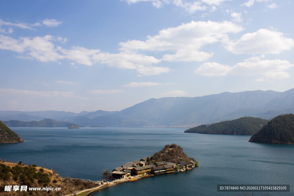壮丽湖景与远山风光