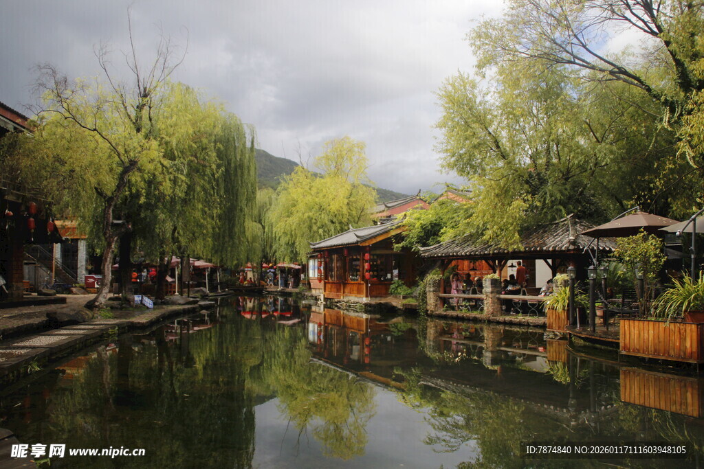水乡河畔的古朴景致