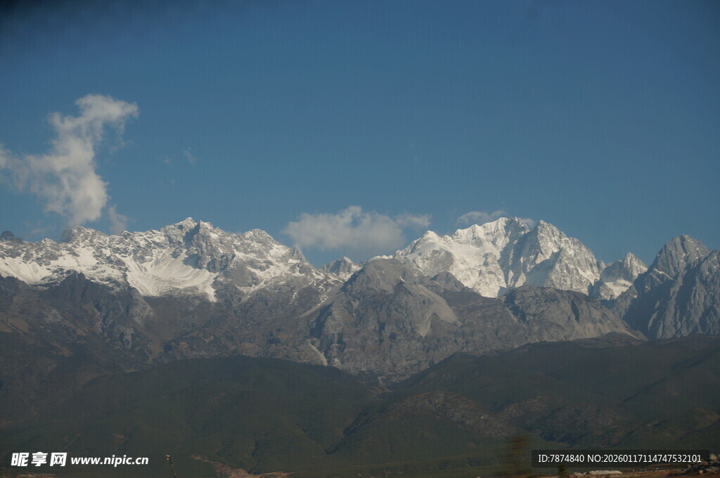 壮丽雪山远景