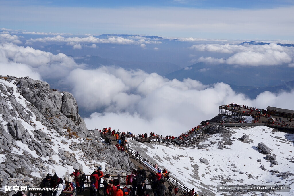 雪山之巅的攀登者