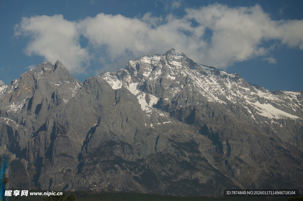 巍峨雪山壮丽风光