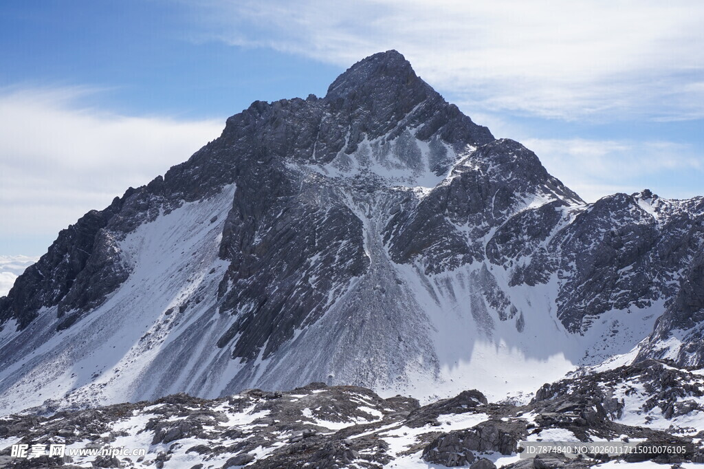 巍峨雪山壮丽景致