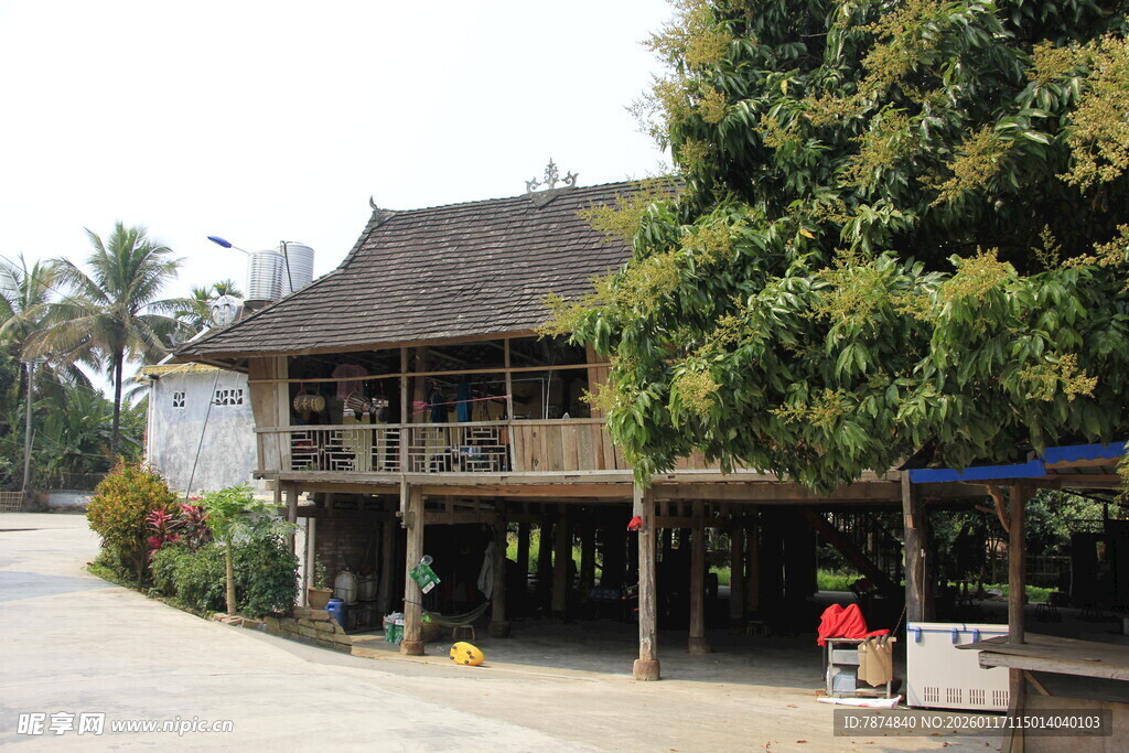 乡村古朴木屋及周边景致