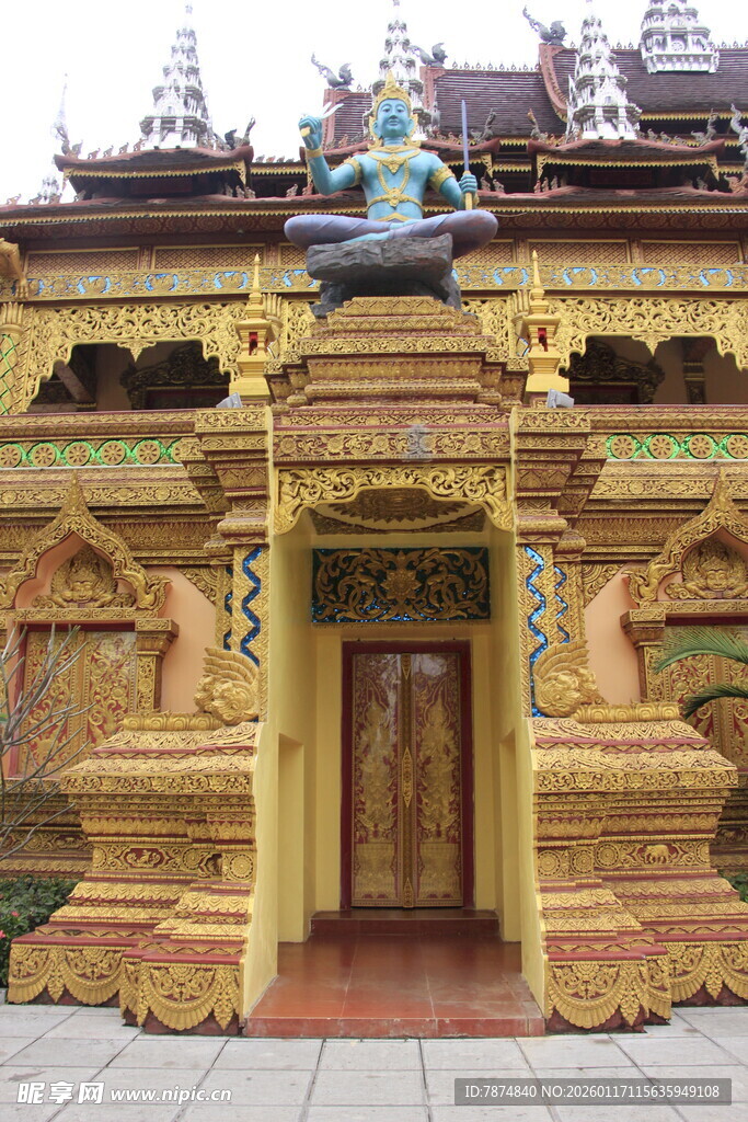 华丽木雕寺庙建筑外观