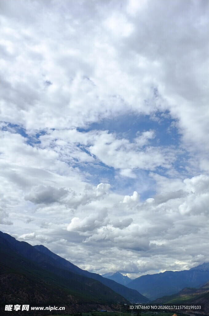 山间云海 蓝天白云美景