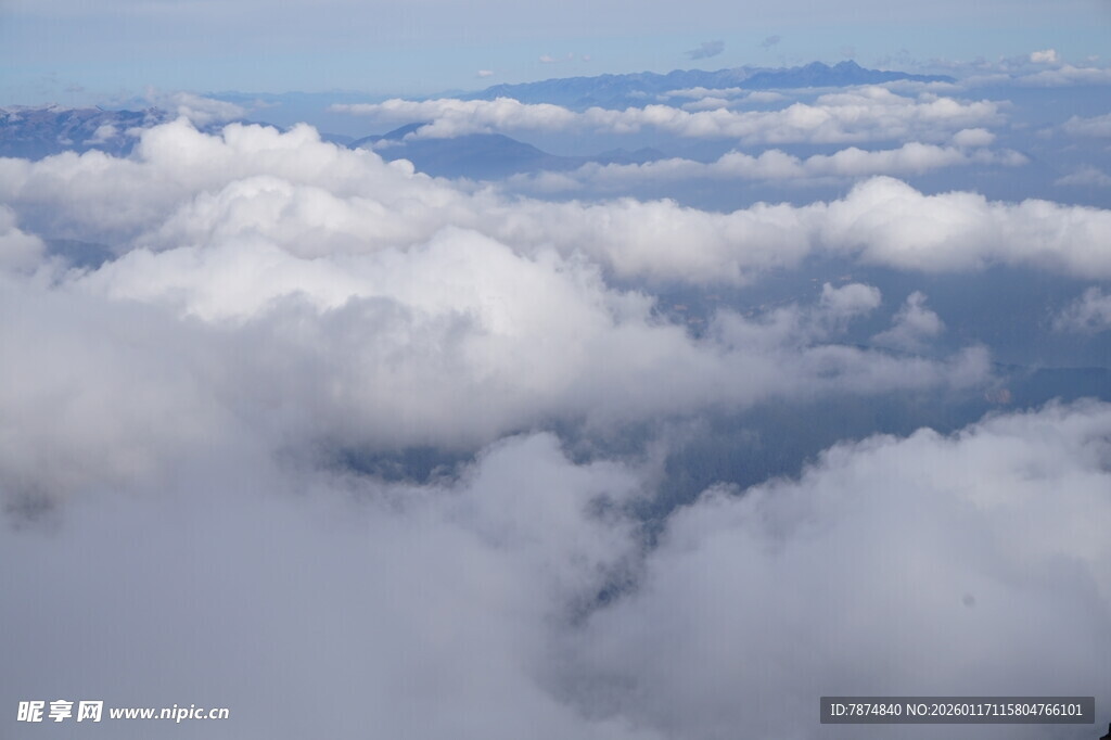 高空云海壮丽景观