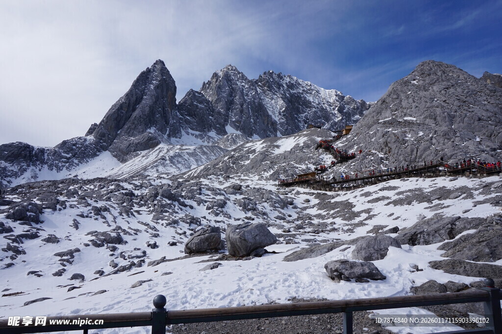 雪山壮丽景致