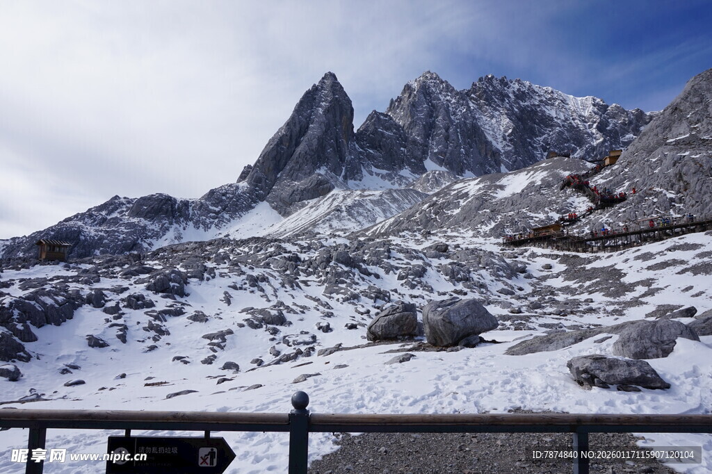 雪山壮丽风光