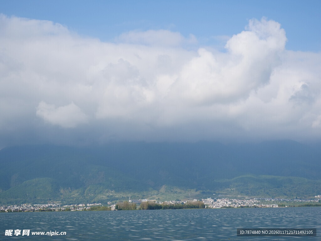 海边壮阔云海景观