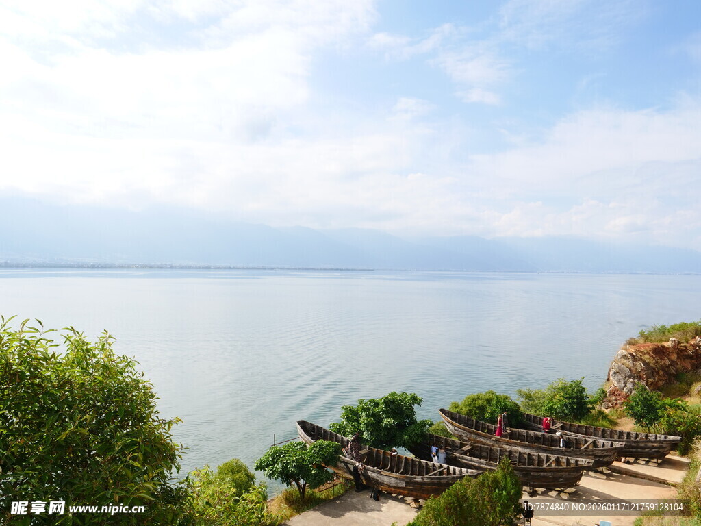 湖畔美景 绿植环绕的宁静处